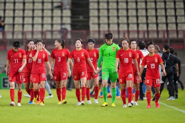 美女露胸露屁股网站